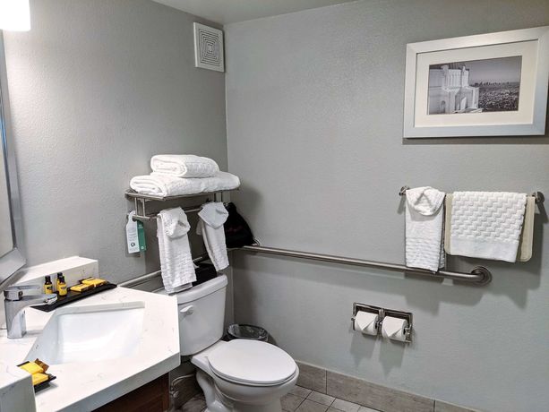 Imagen de la habitación del Hotel Best Western Plus Commerce. Foto 7