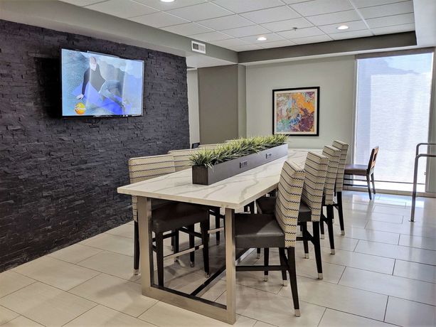 Imagen de los interiores del Hotel Best Western Plus Commerce. Foto 11