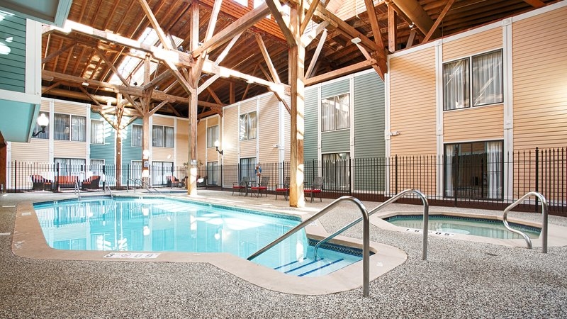 Imagen de la piscina del Hotel Best Western Plus Como Park. Foto 7