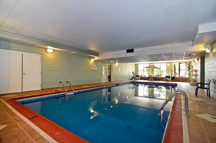 Imagen de la piscina del Hotel Best Western Plus Concordville. Foto 15