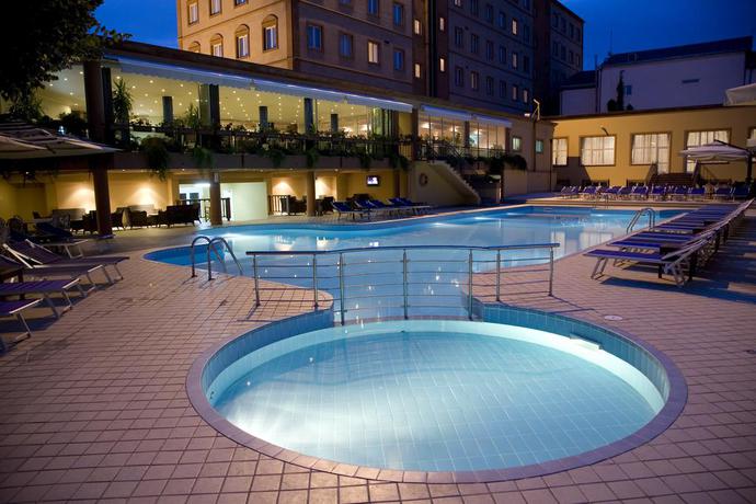 Imagen de la piscina del Hotel Best Western Plus Congress. Foto 14