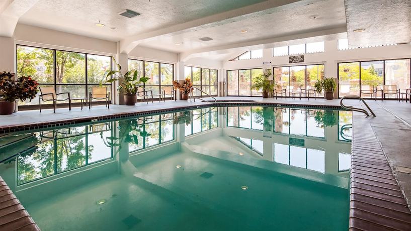 Imagen de la piscina del Hotel Best Western Plus Cotton Tree Inn. Foto 20