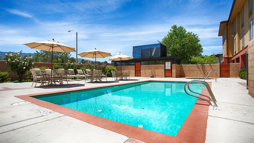 Imagen de la piscina del Hotel Best Western Plus Country Park. Foto 18