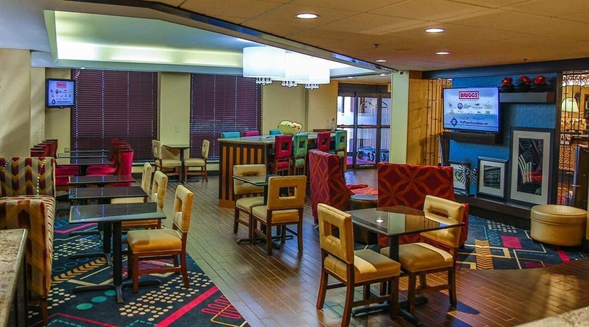 Imagen del bar/restaurante del Hotel Best Western Plus Dallas Love Field North. Foto 4