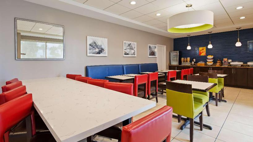 Imagen del bar/restaurante del Hotel Best Western Plus Daytona Inn Seabreeze Oceanfron. Foto 4