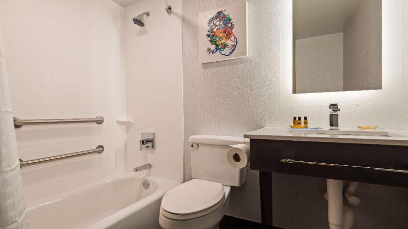 Imagen de la habitación del Hotel Best Western Plus Daytona Inn Seabreeze Oceanfron. Foto 13