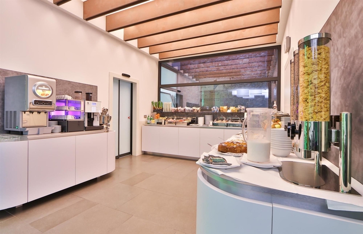 Imagen del bar/restaurante del Hotel Best Western Plus De Capuleti. Foto 7