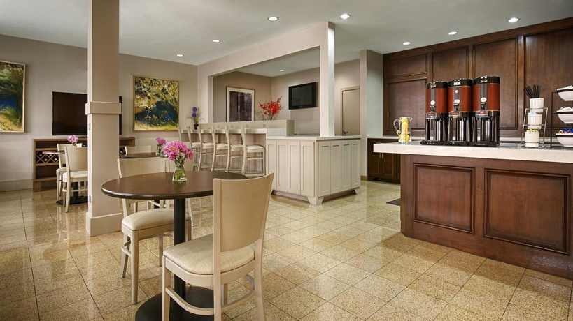 Imagen del bar/restaurante del Hotel Best Western Plus Downtown Inn and Suites. Foto 4