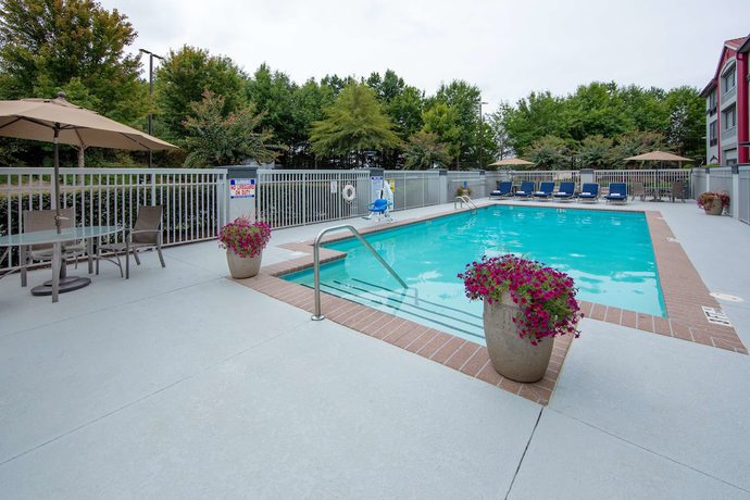 Imagen de la piscina del Hotel Best Western Plus Duluth / Sugarloaf. Foto 20