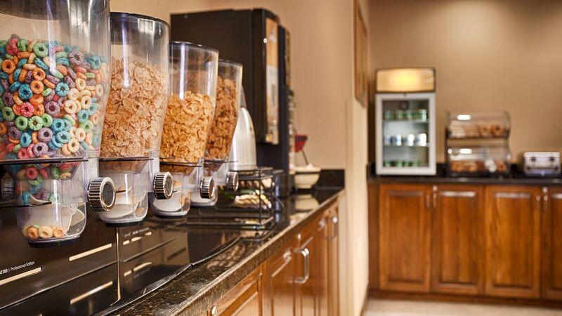 Imagen del bar/restaurante del Hotel Best Western Plus Edison Inn. Foto 5