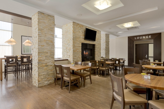 Imagen del bar/restaurante del Hotel Best Western Plus Edmonton Airport Hotel. Foto 3
