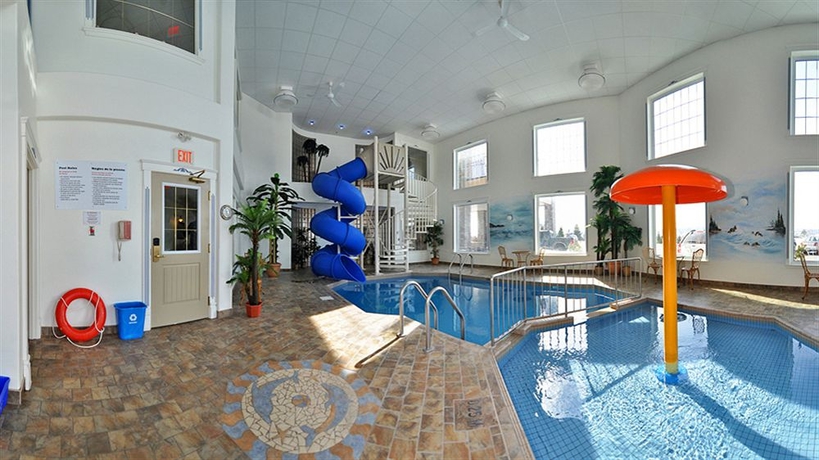 Imagen de la piscina del Hotel Best Western Plus Edmundston. Foto 16