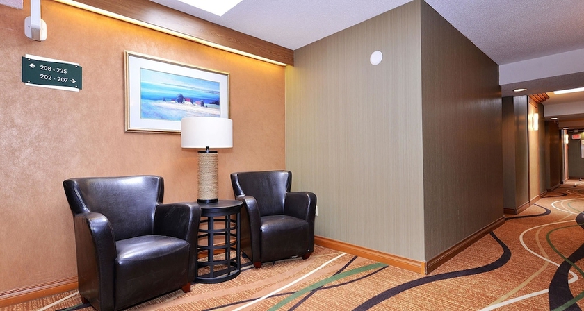Imagen de los interiores del Hotel Best Western Plus Emerald Isle. Foto 16
