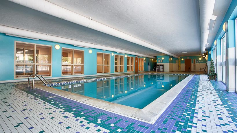 Imagen de la piscina del Hotel Best Western Plus Executive Court Inn And Conferen. Foto 15