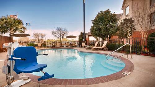 Imagen de la piscina del Hotel Best Western Plus Executive and Suites, Sulphur. Foto 16