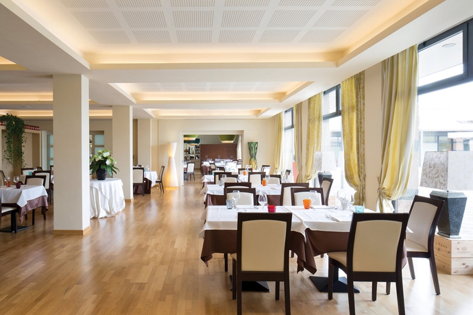 Imagen del bar/restaurante del Hotel Best Western Plus Expo. Foto 2