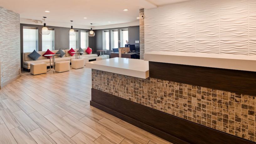 Imagen de los interiores del Hotel Best Western Plus Fairfield. Foto 17