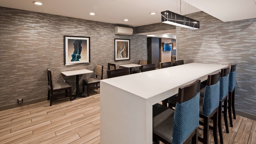 Imagen del bar/restaurante del Hotel Best Western Plus Fairfield. Foto 3