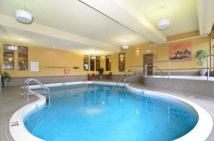 Imagen de la piscina del Hotel Best Western Plus Fernie Mountain Lodge. Foto 15
