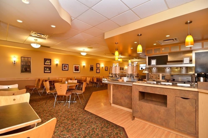 Imagen del bar/restaurante del Hotel Best Western Plus Fernie Mountain Lodge. Foto 5