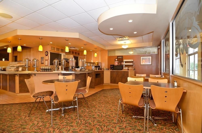 Imagen del bar/restaurante del Hotel Best Western Plus Fernie Mountain Lodge. Foto 6