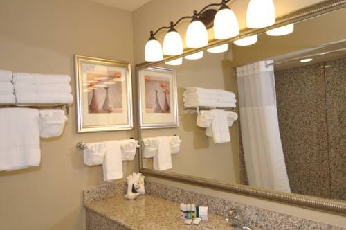 Imagen de la habitación del Hotel Best Western Plus First Coast Inn and Suites. Foto 16