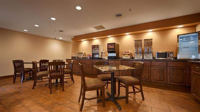 Imagen del bar/restaurante del Hotel Best Western Plus Fort Wayne Inn And Suites North. Foto 4
