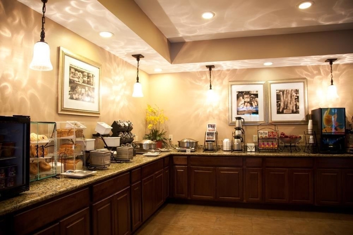 Imagen del bar/restaurante del Hotel Best Western Plus French Quarter Courtyard. Foto 2