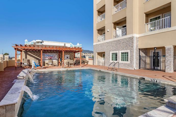 Imagen de la piscina del Hotel Best Western Plus Galveston Suites. Foto 20
