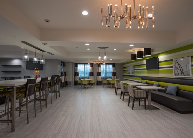 Imagen del bar/restaurante del Hotel Best Western Plus Gardena Inn And Suites. Foto 4