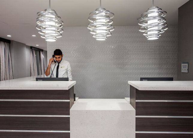 Imagen del bar/restaurante del Hotel Best Western Plus Gardena Inn And Suites. Foto 8