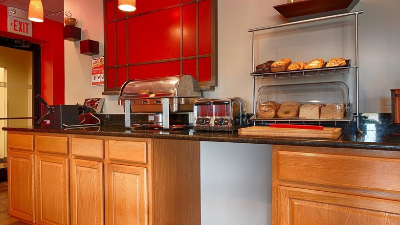 Imagen del bar/restaurante del Hotel Best Western Plus Gen X Inn. Foto 4