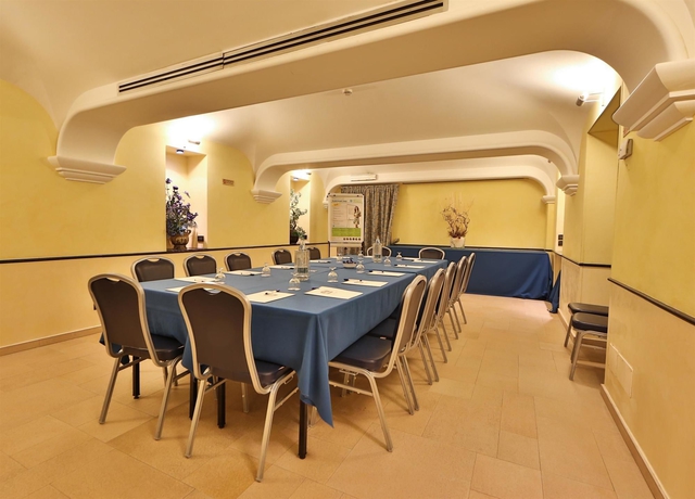 Imagen de los interiores del Hotel Best Western Plus Genova. Foto 6