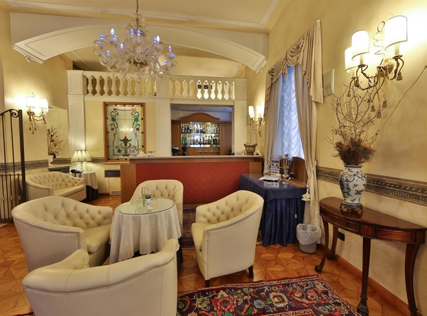 Imagen de los interiores del Hotel Best Western Plus Genova. Foto 9
