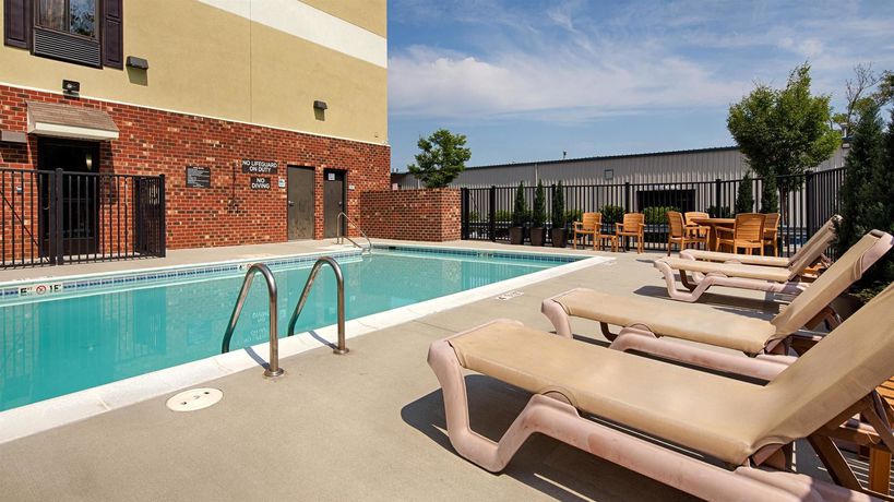 Imagen de la piscina del Hotel Best Western Plus Glen Allen Inn. Foto 16