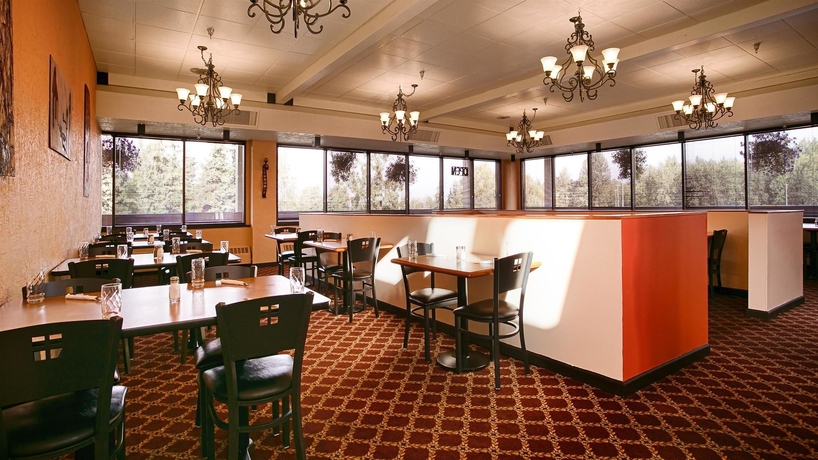 Imagen del bar/restaurante del Hotel Best Western Plus Golden Lion. Foto 2