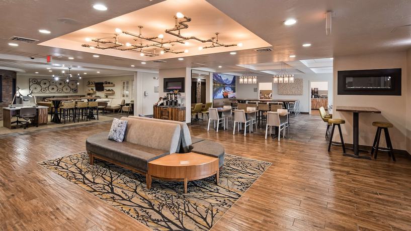 Imagen de los interiores del Hotel Best Western Plus Grant Creek Inn. Foto 19