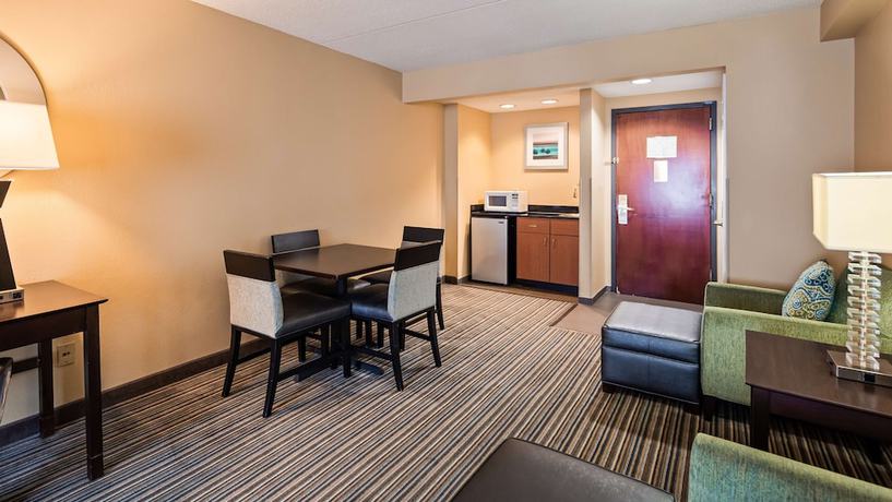 Imagen de la habitación del Hotel Best Western Plus Harrisburg East Inn And Suites. Foto 16