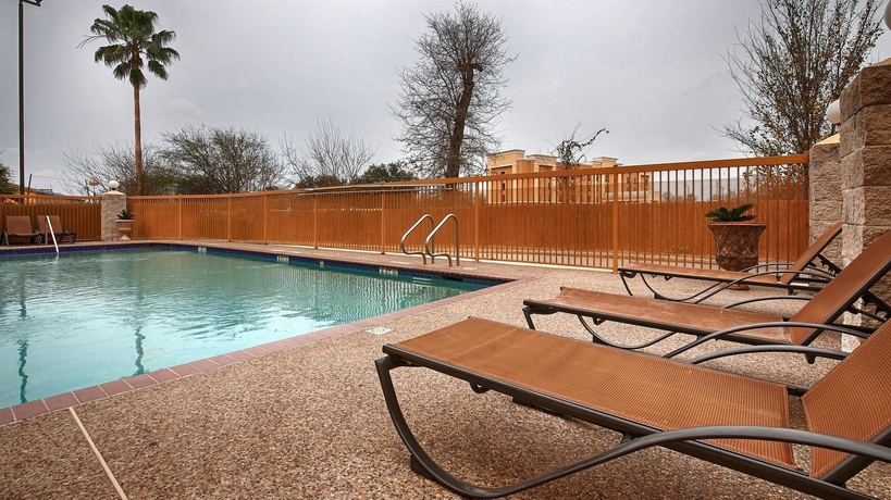 Imagen de la piscina del Hotel Best Western Plus Heritage Inn, Houston. Foto 11