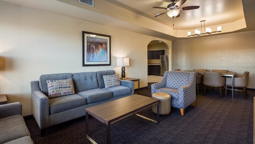 Imagen de la habitación del Hotel Best Western Plus Hill Country Suites. Foto 6