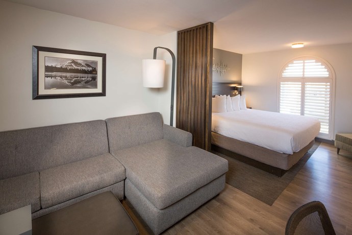 Imagen de la habitación del Hotel Best Western Plus Hilltop Inn. Foto 4
