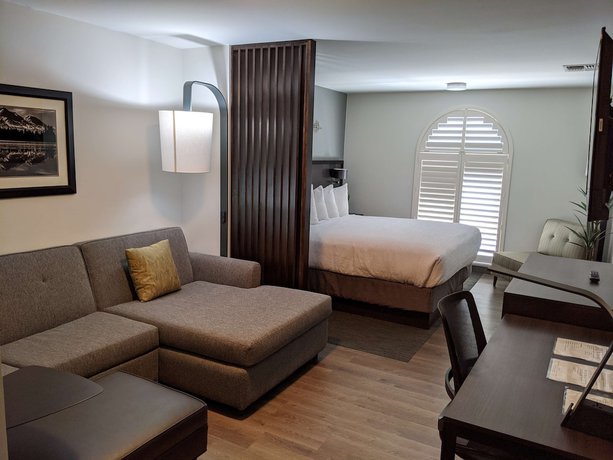 Imagen de la habitación del Hotel Best Western Plus Hilltop Inn. Foto 5