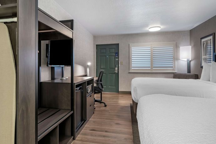 Imagen de la habitación del Hotel Best Western Plus Hilltop Inn. Foto 7
