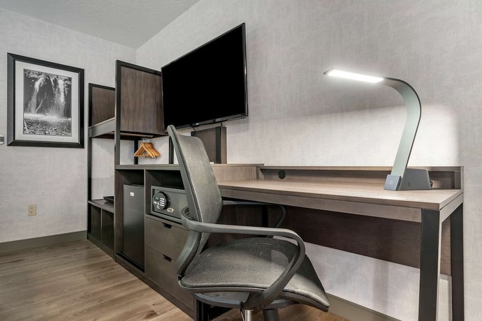 Imagen de la habitación del Hotel Best Western Plus Hilltop Inn. Foto 8