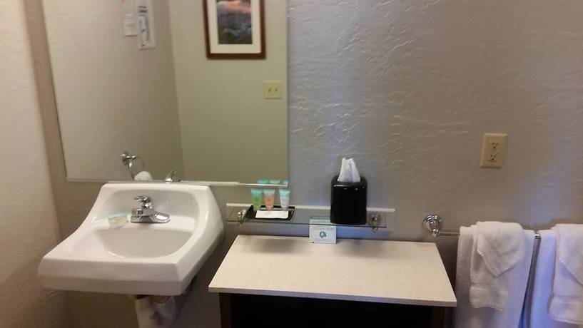 Imagen de la habitación del Hotel Best Western Plus Hilltop Inn. Foto 12