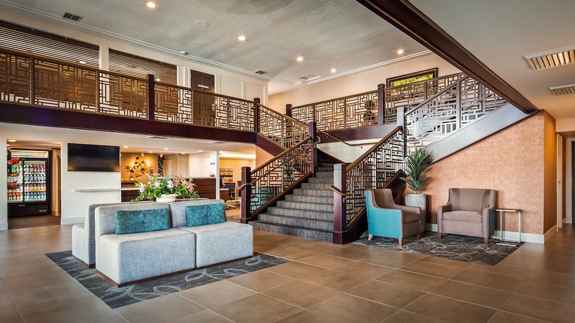 Imagen de los interiores del Hotel Best Western Plus Hilltop Inn. Foto 18