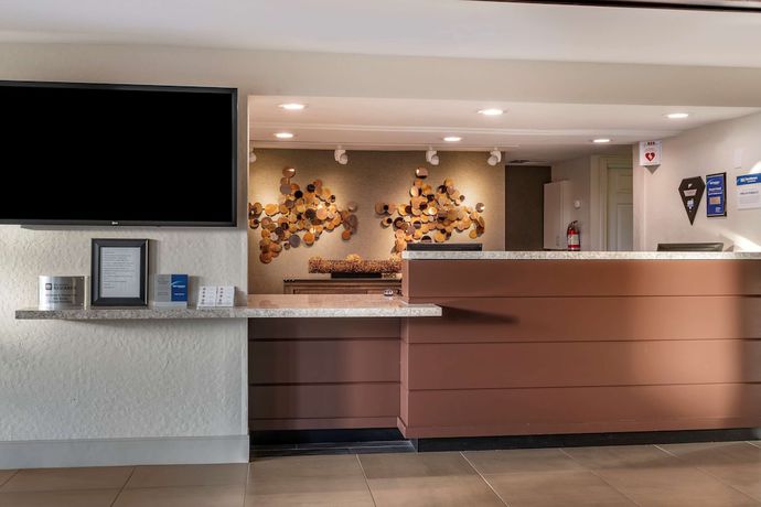 Imagen de los interiores del Hotel Best Western Plus Hilltop Inn. Foto 19