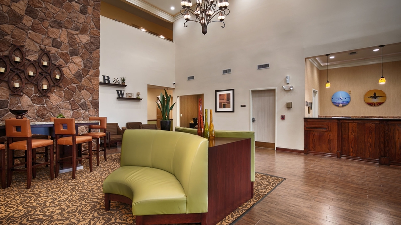 Imagen de los interiores del Hotel Best Western Plus Hobby Airport Inn and Suites. Foto 9