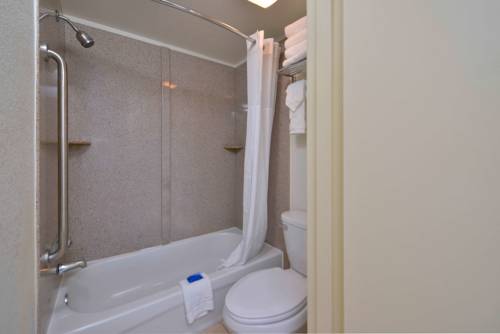 Imagen de la habitación del Hotel Best Western Plus Holiday Sands Inn and Suites. Foto 4