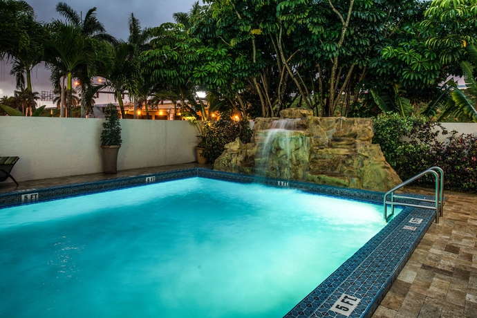 Imagen de la piscina del Hotel Best Western Plus Hollywood/aventura. Foto 14